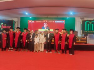 Dr. Siti Nur Hidayatul Hasanah, MPd.I Bersama Dewan Penguji